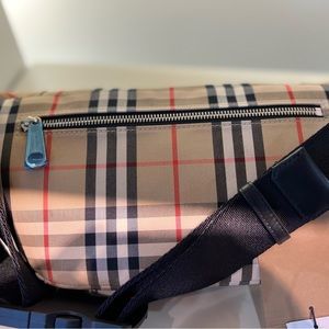 Burberry Mens bags